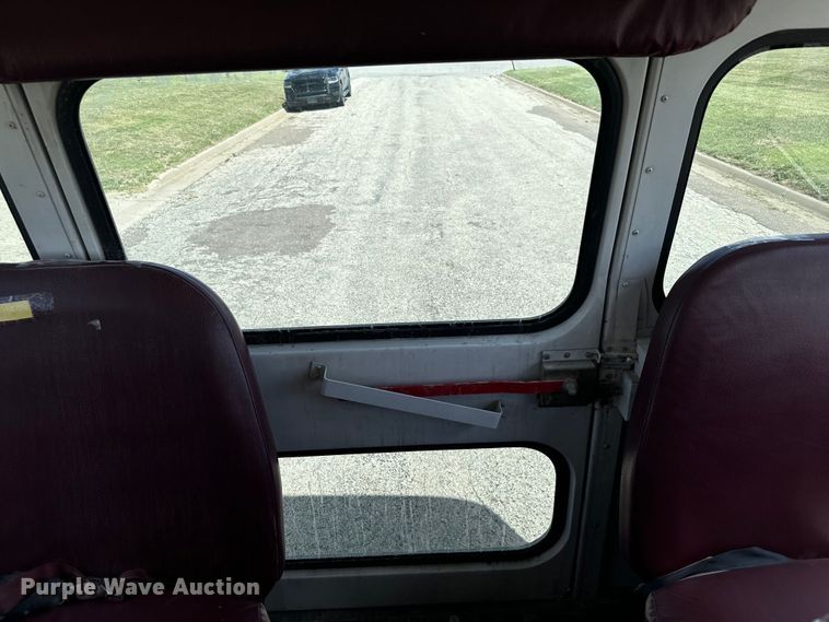 image for item DQ6834 2001 Chevrolet High Cube Express school bus