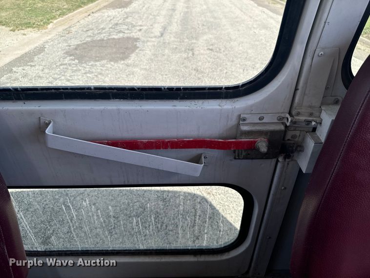 image for item DQ6834 2001 Chevrolet High Cube Express school bus