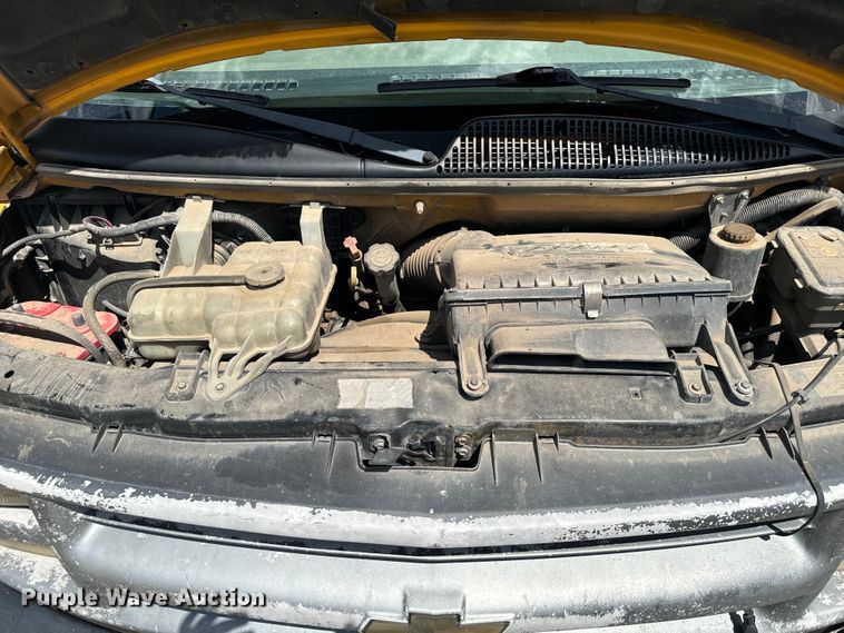 image for item DQ6834 2001 Chevrolet High Cube Express school bus