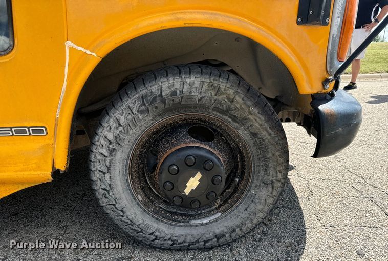 image for item DQ6834 2001 Chevrolet High Cube Express school bus