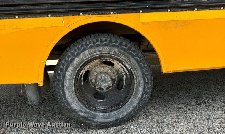 image for item DQ6834 2001 Chevrolet High Cube Express school bus