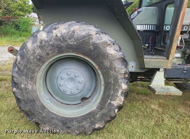 image for item DR4944 John Deere  2555 tractor