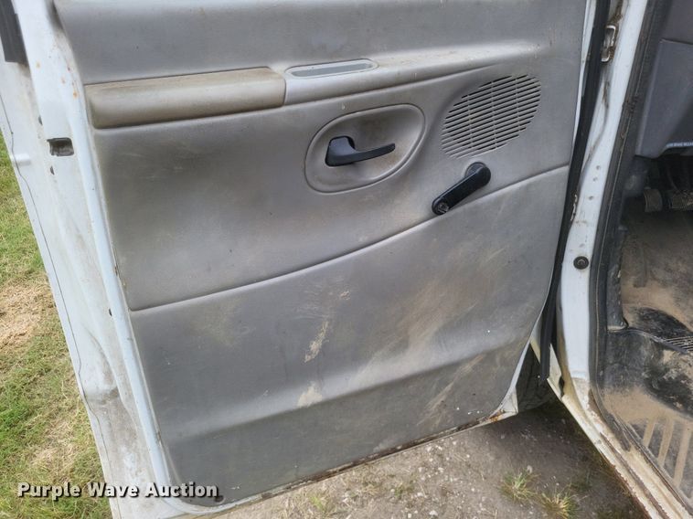 image for item DR4946 2000 Ford  E250 van