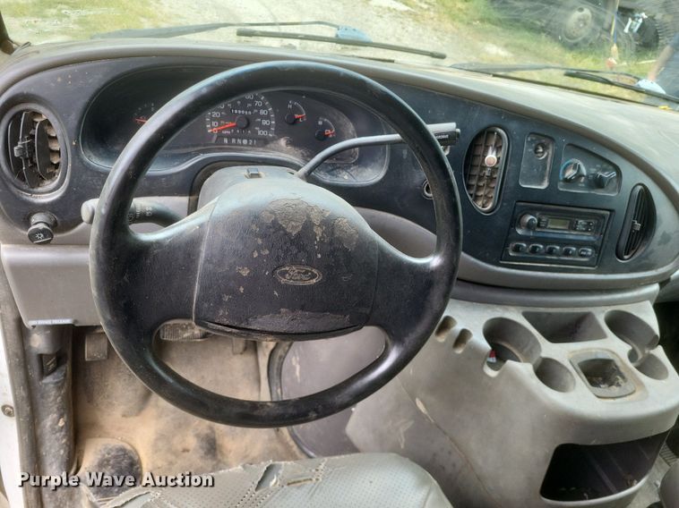 image for item DR4946 2000 Ford  E250 van