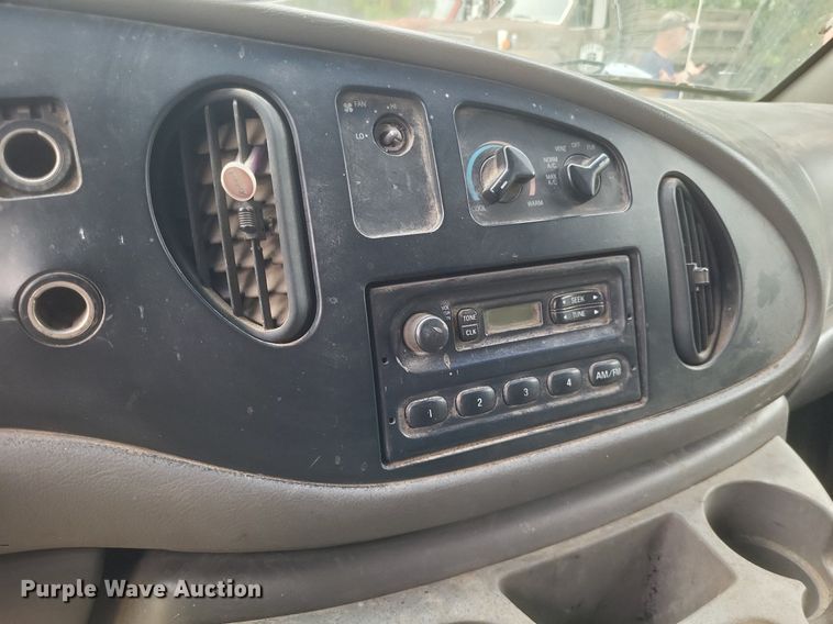 image for item DR4946 2000 Ford  E250 van