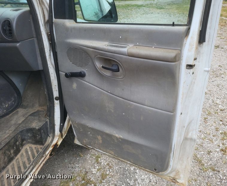 image for item DR4946 2000 Ford  E250 van