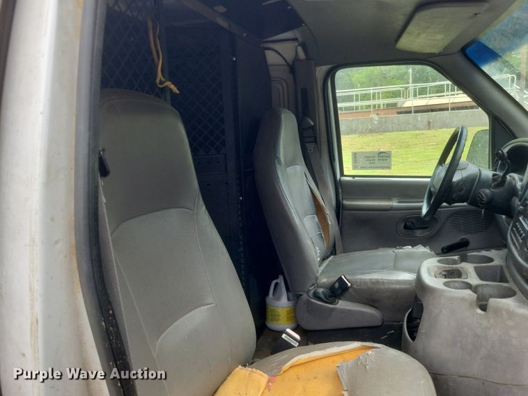image for item DR4946 2000 Ford  E250 van