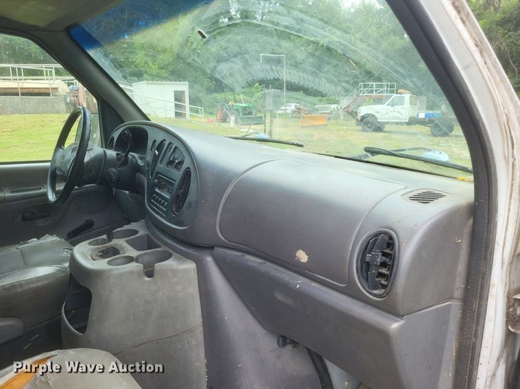 image for item DR4946 2000 Ford  E250 van