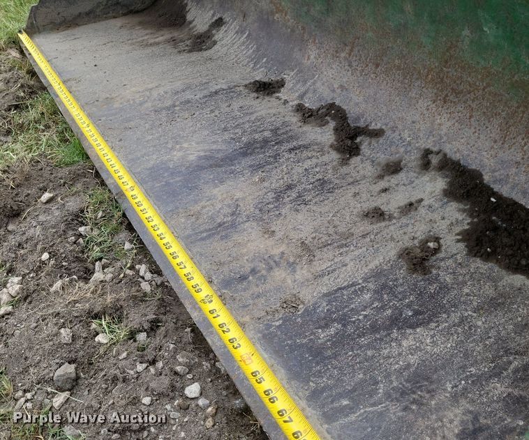 image for item DR4950 2004 John Deere  5205 tractor