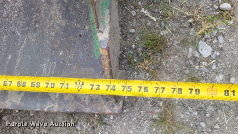 image for item DR4950 2004 John Deere  5205 tractor