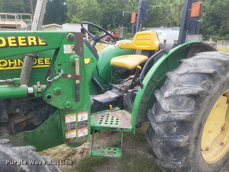 image for item DR4950 2004 John Deere  5205 tractor