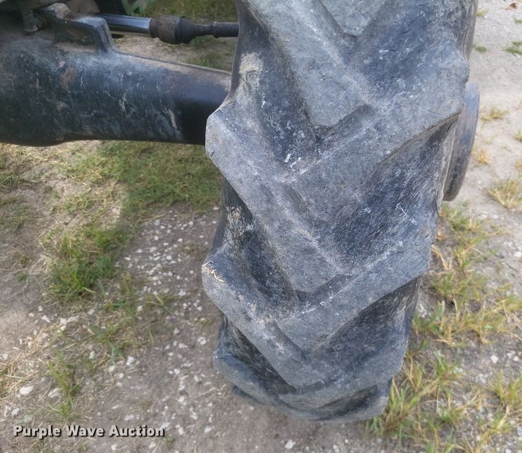 image for item DR4950 2004 John Deere  5205 tractor