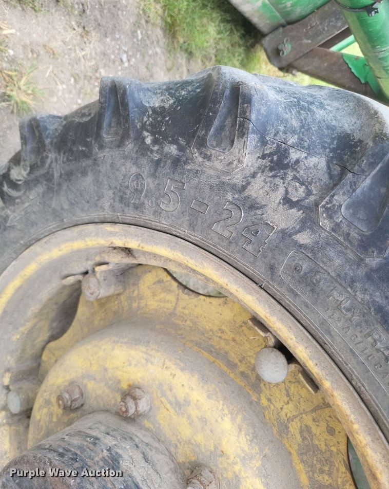 image for item DR4950 2004 John Deere  5205 tractor