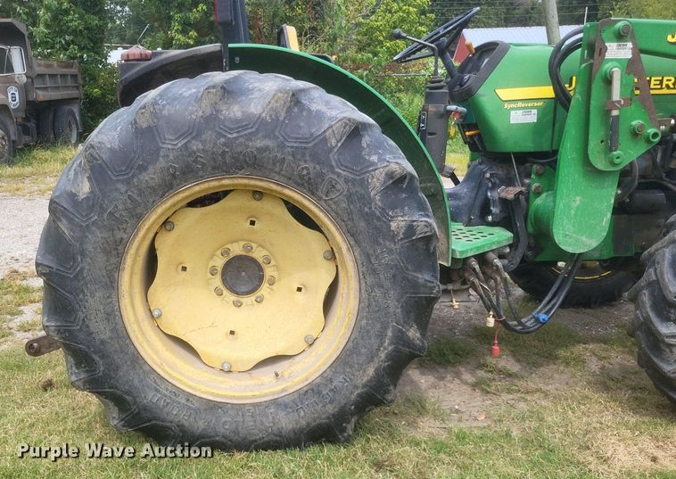 image for item DR4950 2004 John Deere  5205 tractor