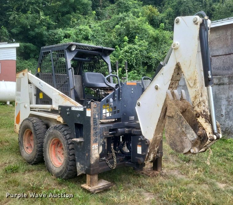image for item DR4954 1984 Bobcat  642 skid steer loader