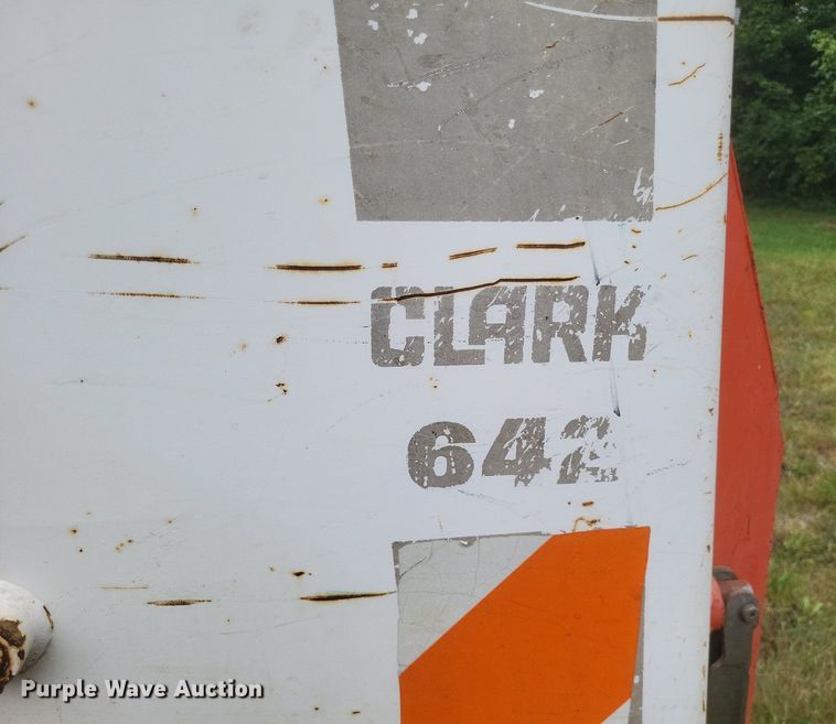 image for item DR4954 1984 Bobcat  642 skid steer loader