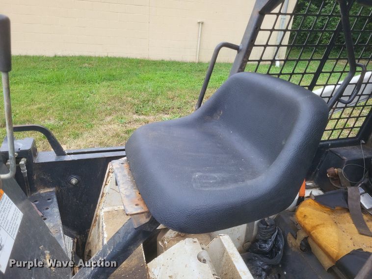 image for item DR4954 1984 Bobcat  642 skid steer loader