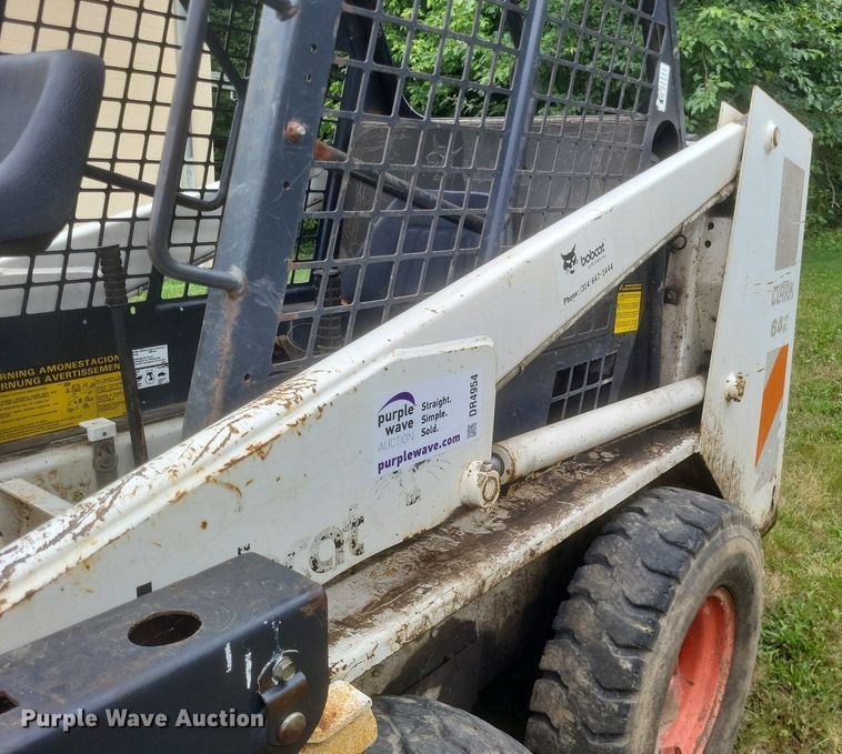 image for item DR4954 1984 Bobcat  642 skid steer loader