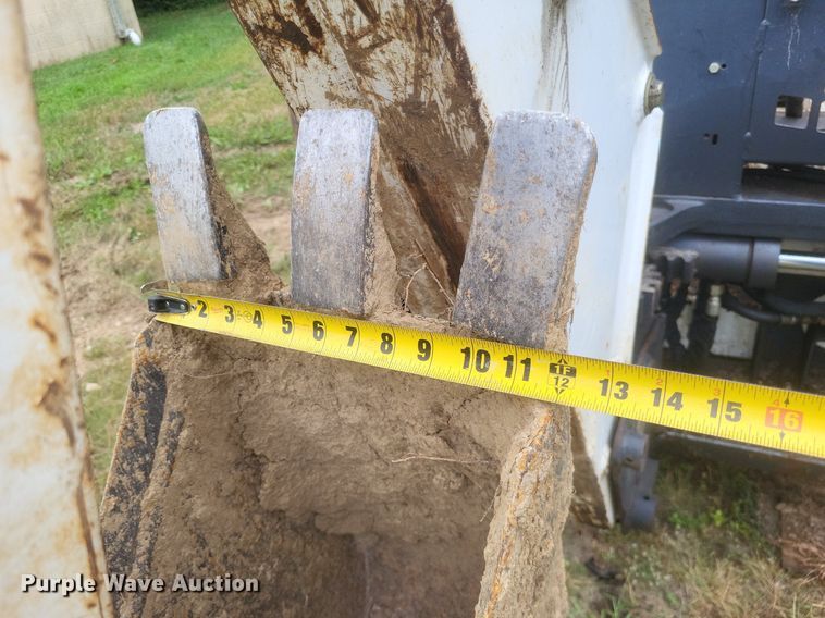 image for item DR4954 1984 Bobcat  642 skid steer loader