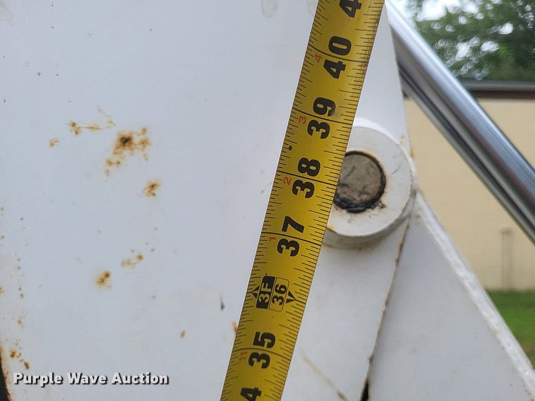 image for item DR4954 1984 Bobcat  642 skid steer loader