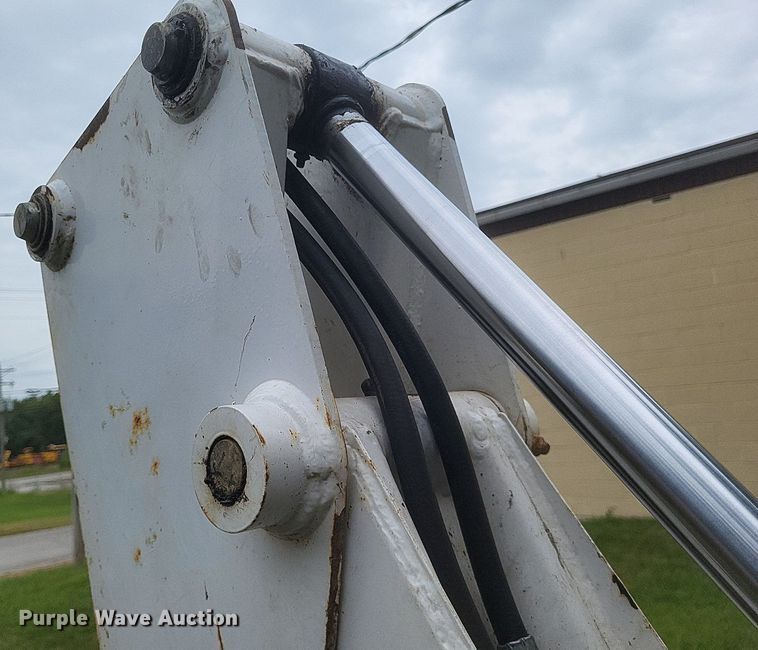 image for item DR4954 1984 Bobcat  642 skid steer loader