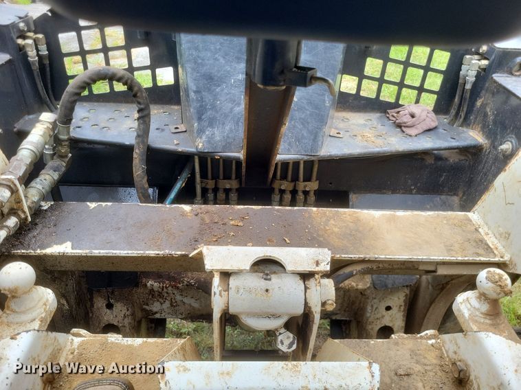 image for item DR4954 1984 Bobcat  642 skid steer loader