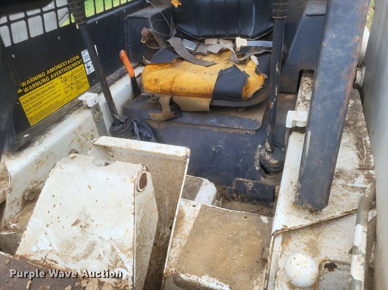 image for item DR4954 1984 Bobcat  642 skid steer loader