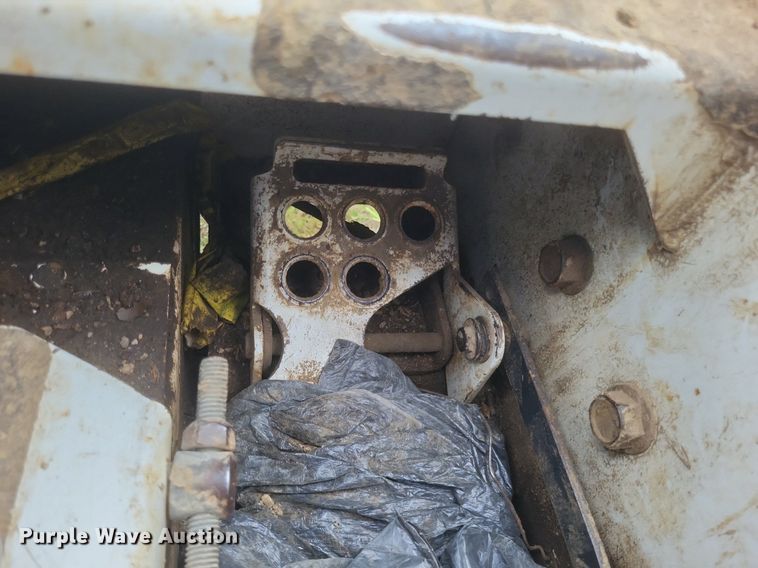 image for item DR4954 1984 Bobcat  642 skid steer loader