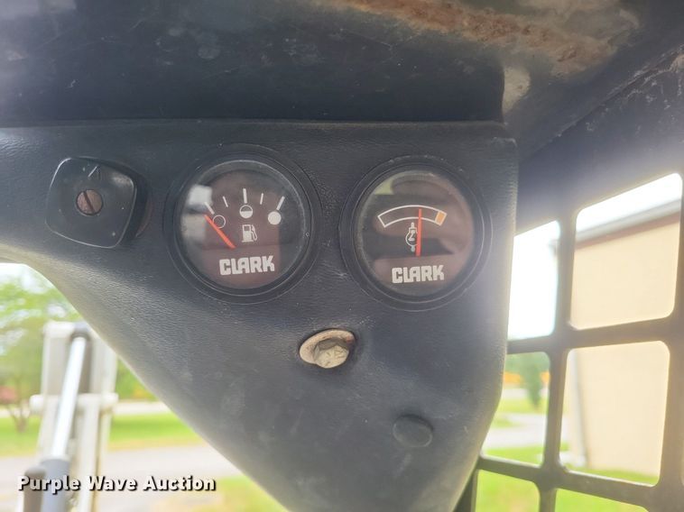 image for item DR4954 1984 Bobcat  642 skid steer loader