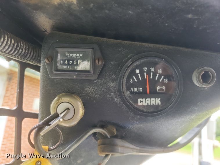 image for item DR4954 1984 Bobcat  642 skid steer loader