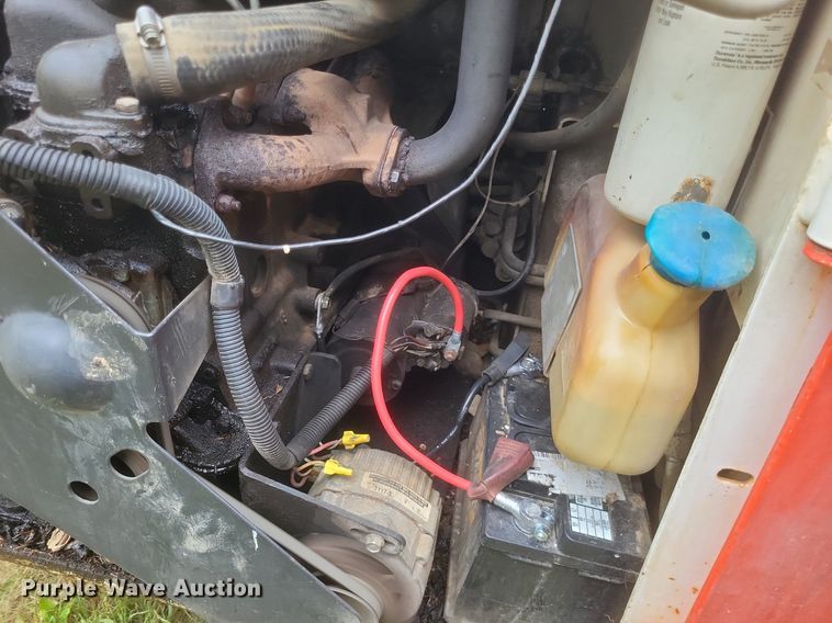 image for item DR4954 1984 Bobcat  642 skid steer loader