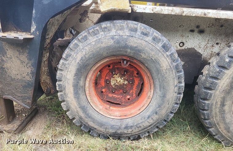 image for item DR4954 1984 Bobcat  642 skid steer loader