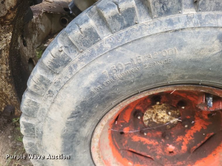 image for item DR4954 1984 Bobcat  642 skid steer loader