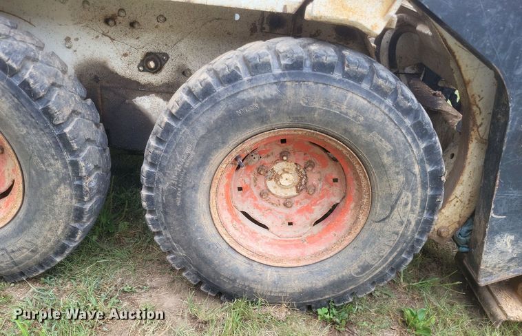 image for item DR4954 1984 Bobcat  642 skid steer loader