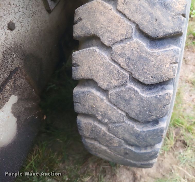 image for item DR4954 1984 Bobcat  642 skid steer loader