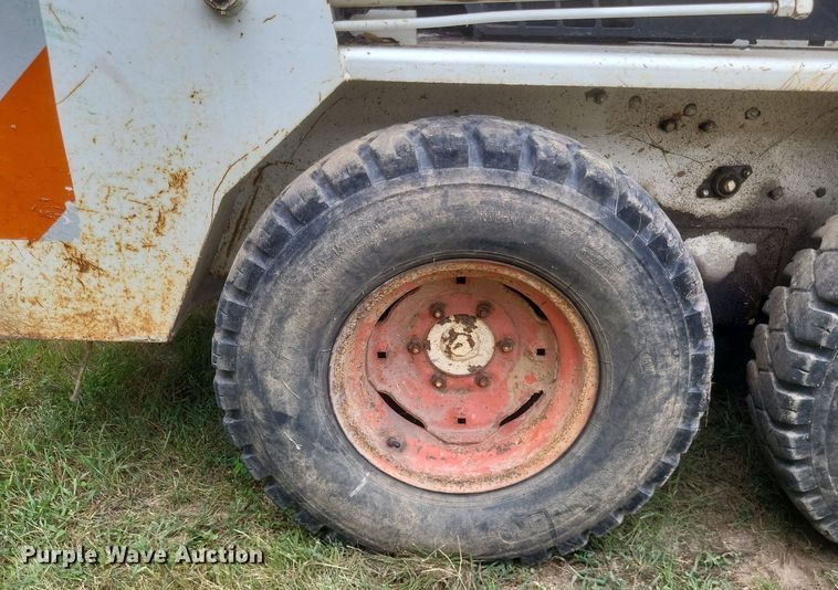 image for item DR4954 1984 Bobcat  642 skid steer loader