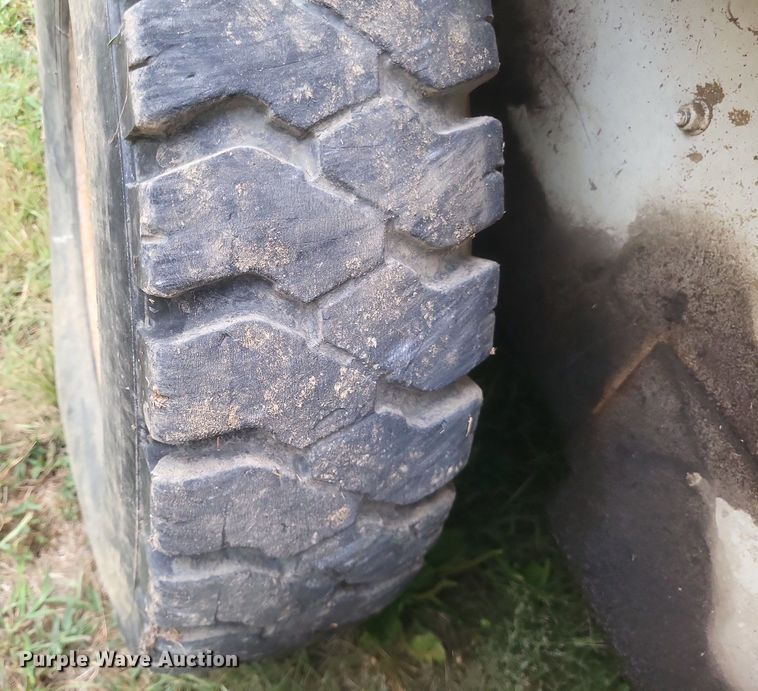 image for item DR4954 1984 Bobcat  642 skid steer loader