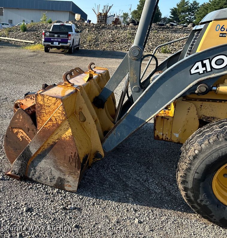 image for item DS4218 2007 John Deere  410J backhoe