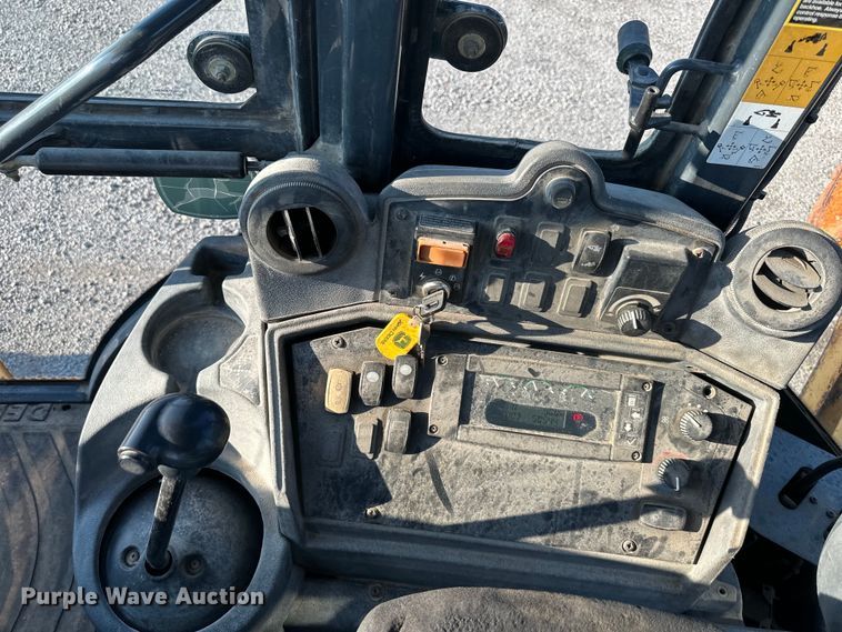 image for item DS4218 2007 John Deere  410J backhoe