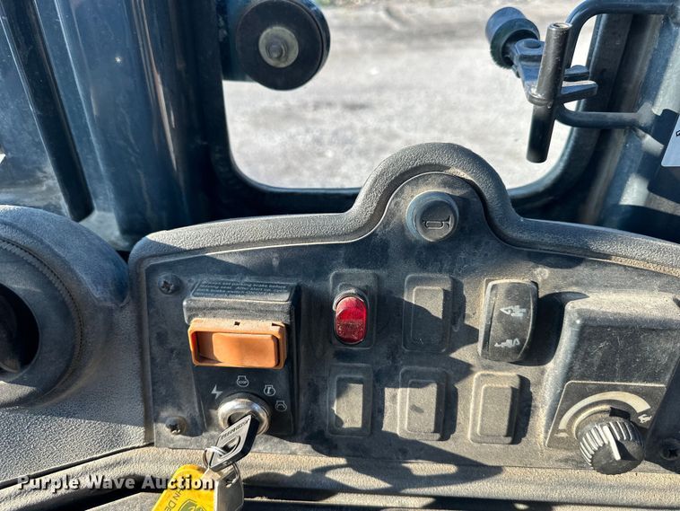 image for item DS4218 2007 John Deere  410J backhoe