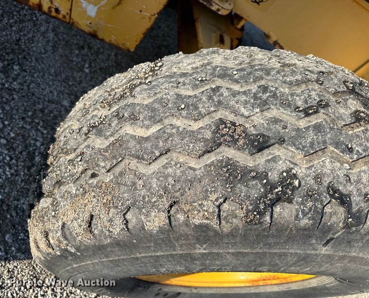 image for item DS4218 2007 John Deere  410J backhoe