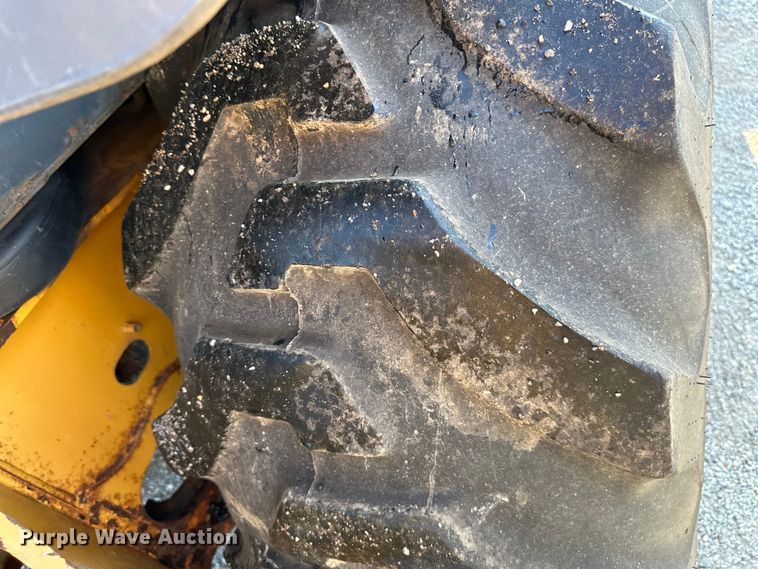 image for item DS4218 2007 John Deere  410J backhoe