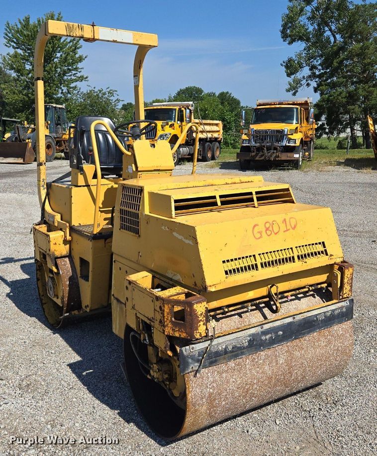 image for item DS4223 Hypac C747A double drum vibratory roller