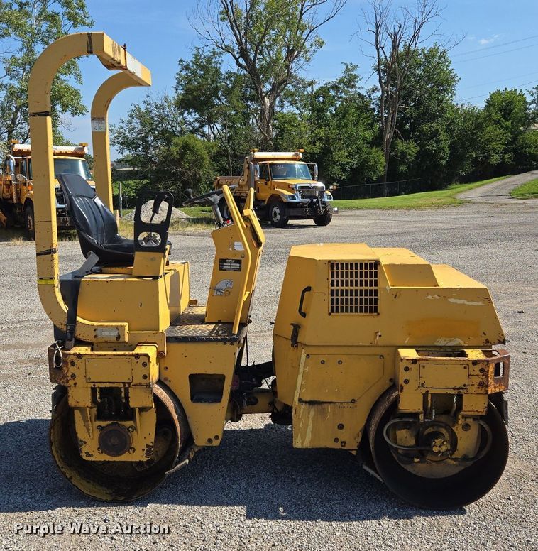 image for item DS4223 Hypac C747A double drum vibratory roller