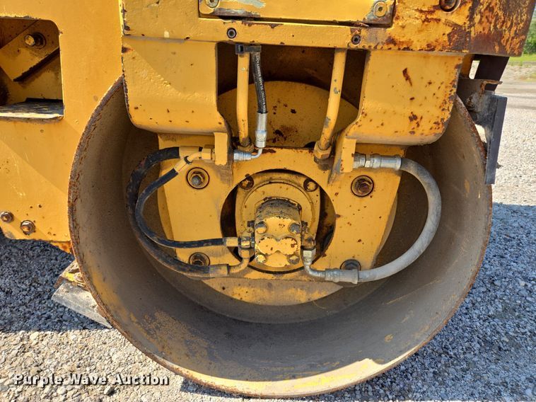 image for item DS4223 Hypac C747A double drum vibratory roller