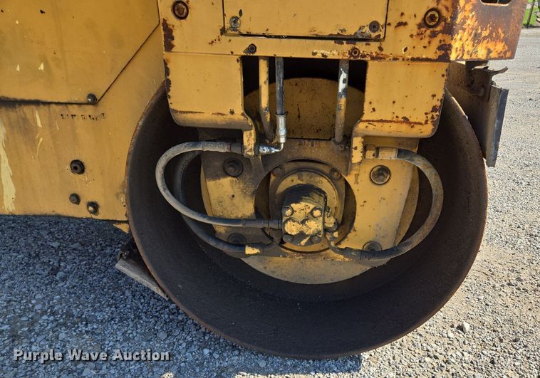 image for item DS4223 Hypac C747A double drum vibratory roller