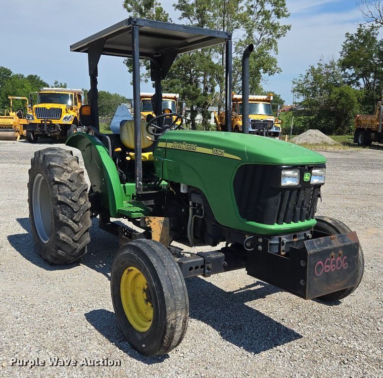 image for item DS4225 2006 John Deere 5325 tractor