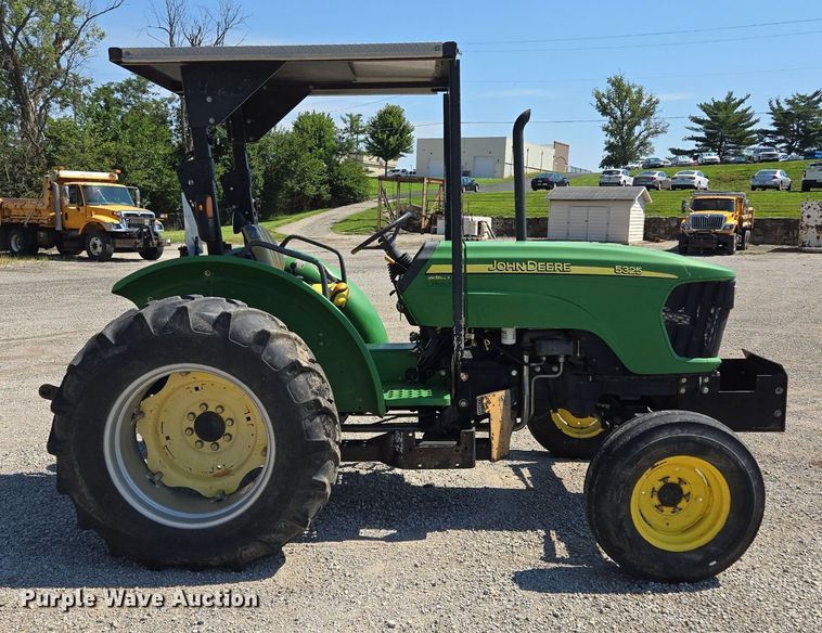 image for item DS4225 2006 John Deere 5325 tractor