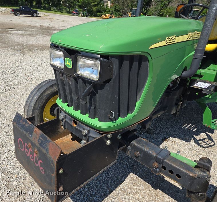 image for item DS4225 2006 John Deere 5325 tractor