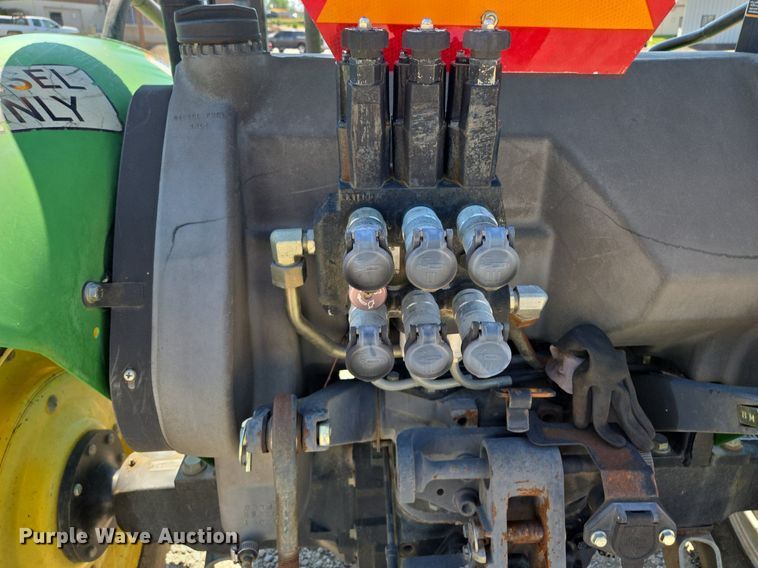 image for item DS4225 2006 John Deere 5325 tractor